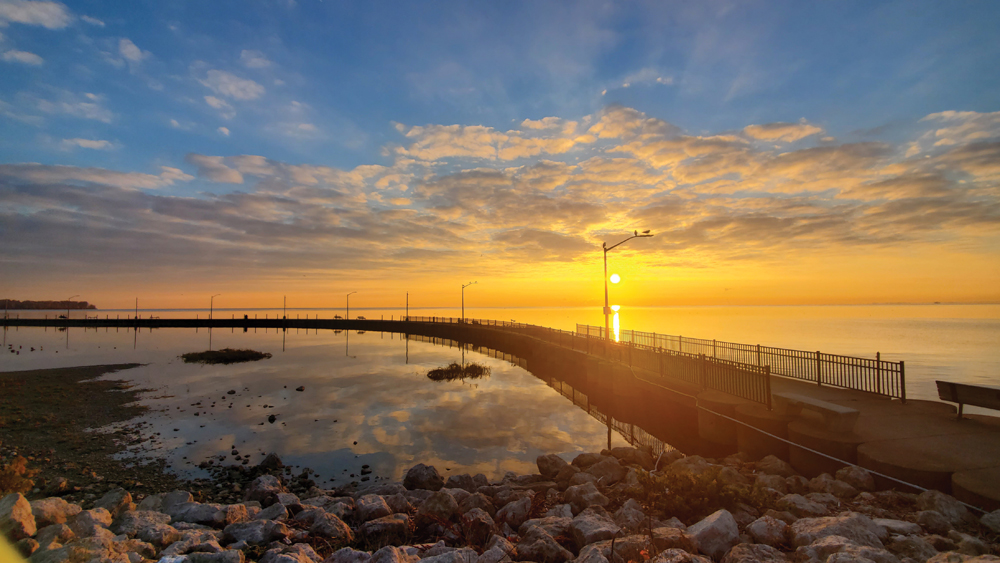 luna pier lighthouse tours